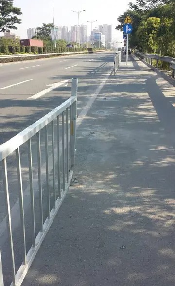 拆除一段高速公路护栏违法吗