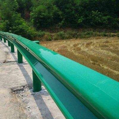 高速公路波型护栏安装图片