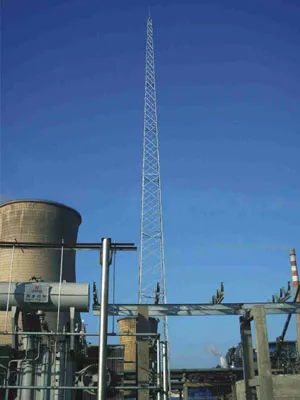 少数民族村民看到避雷塔