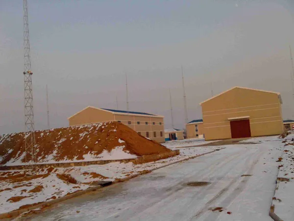 实地安装避雷塔