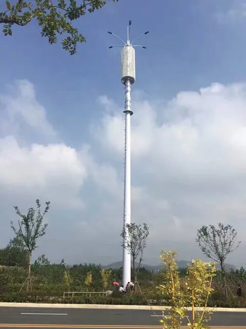 蓝天白云下的信号塔树木