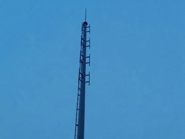 小区楼上信号发射塔图