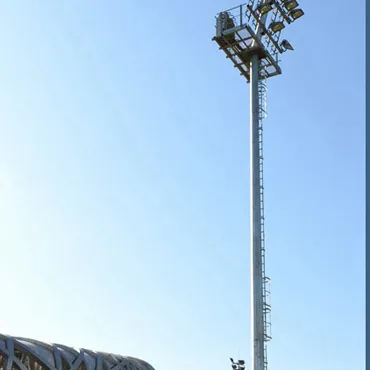 小区楼前有移动信号塔