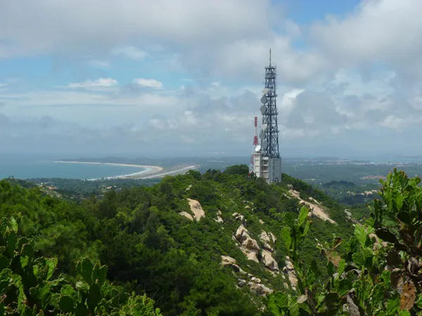 小区后有联通信号塔