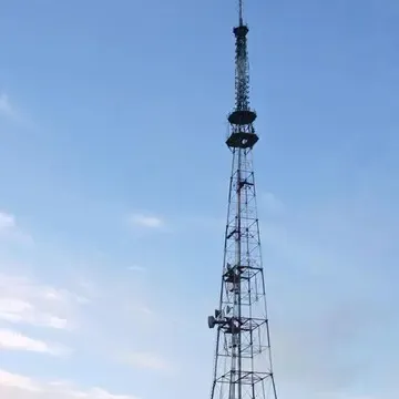 小区顶楼信号塔安装