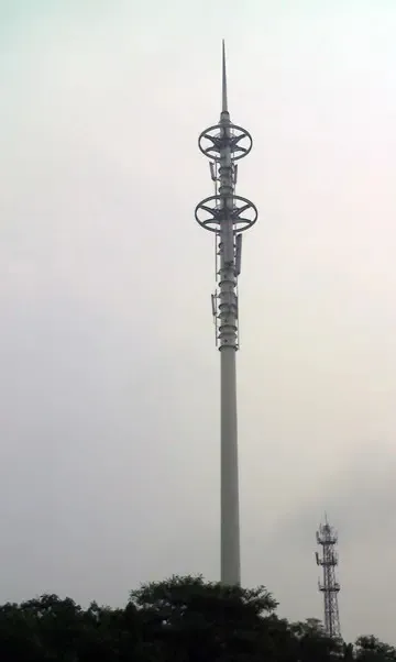 攀登通讯信号塔方法