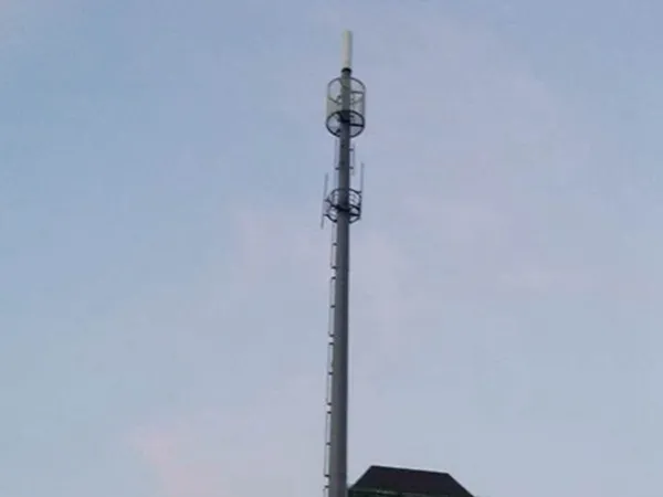 邻居楼顶装联通信号塔