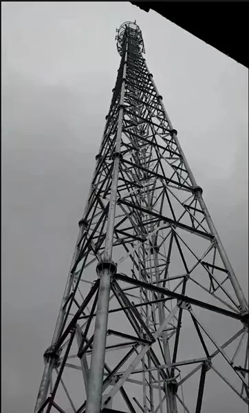 两个移动信号塔