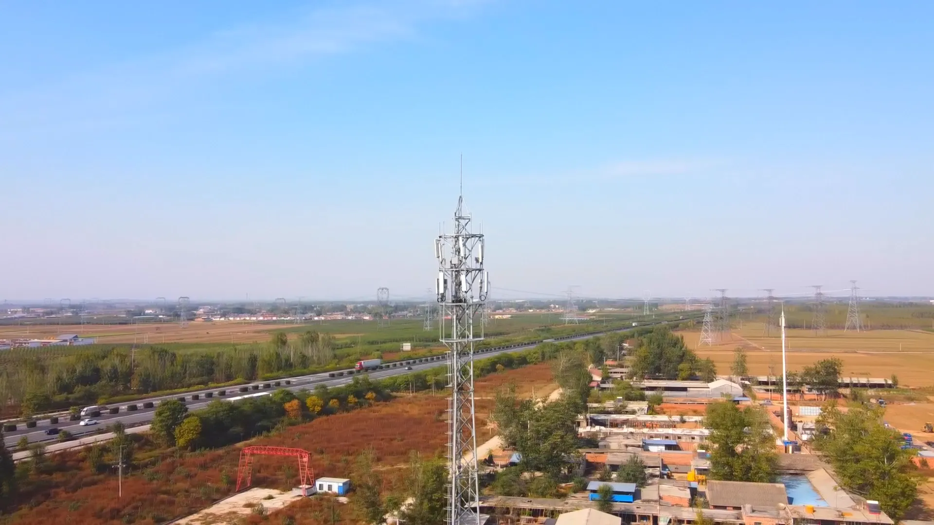 离联通信号塔近打雷