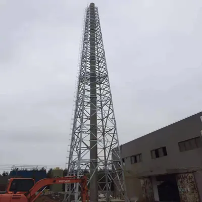 工厂里有那种很高的烟囱塔