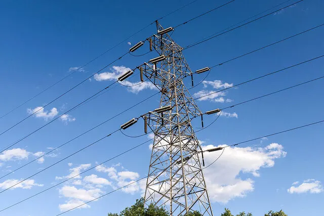 输电线路角钢铁塔