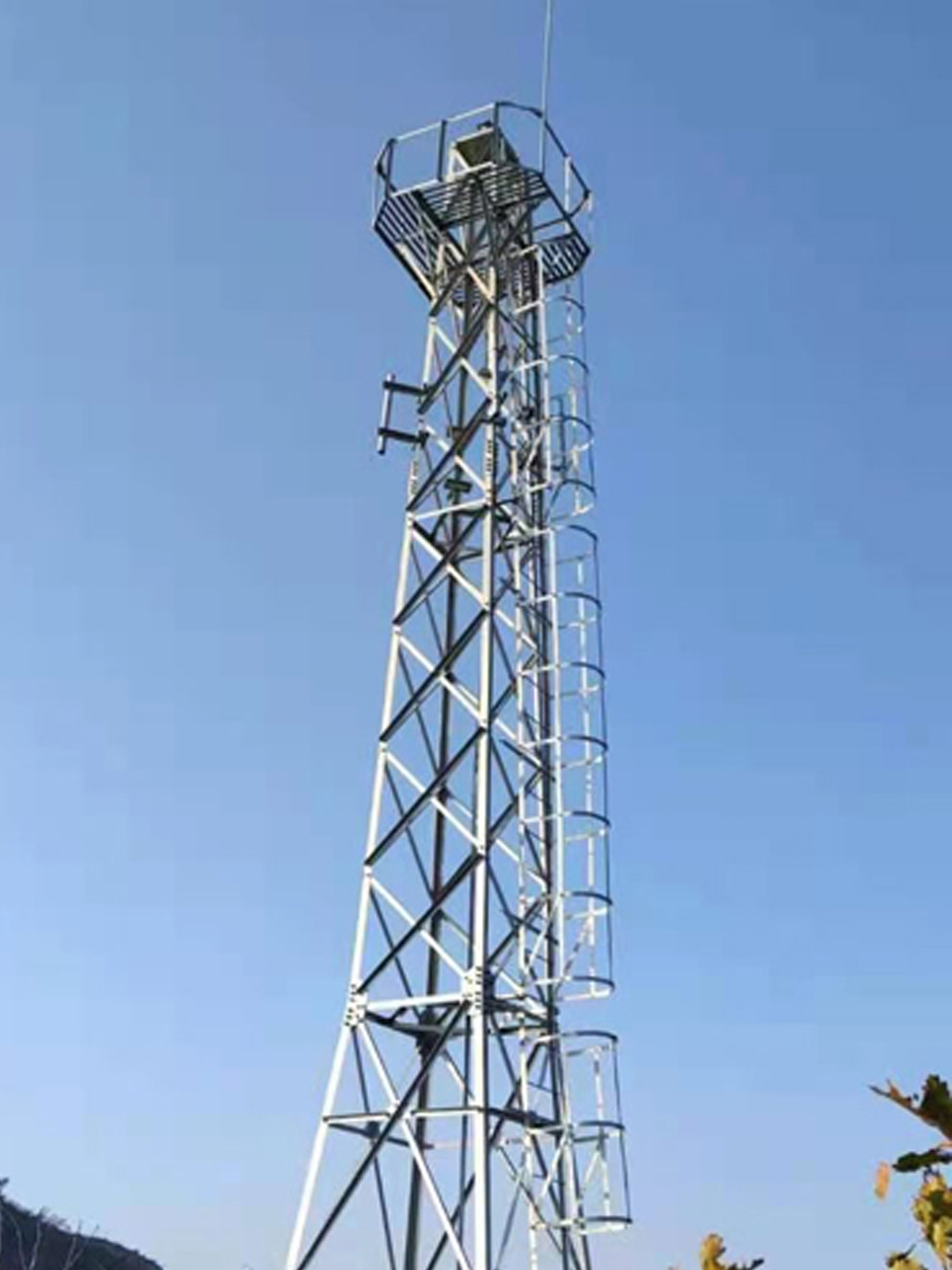 24米角钢监控塔