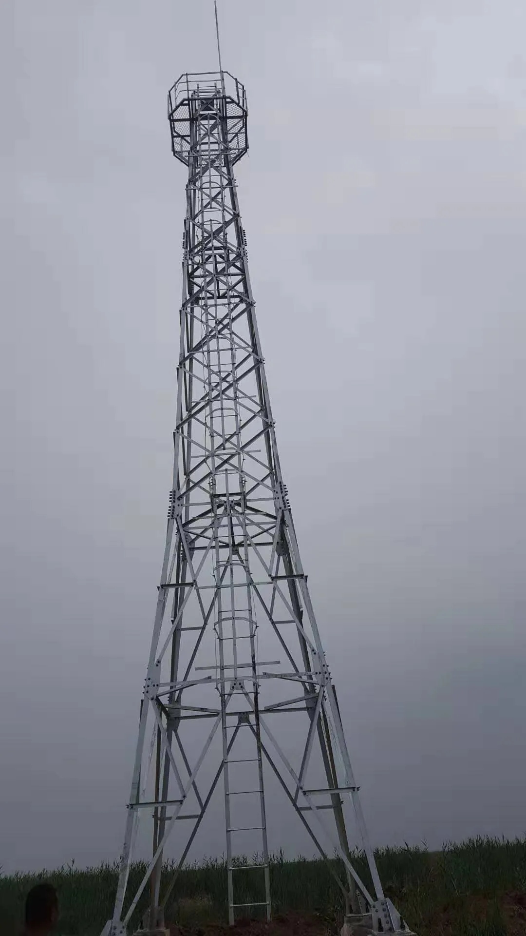35米角钢监控塔