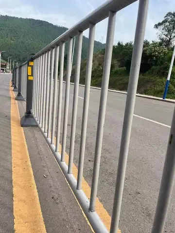 山东高速更换护栏