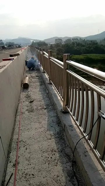 山东高速护栏安装工
