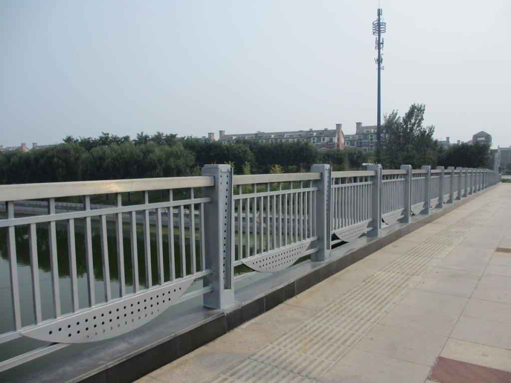 云贵川高速护栏