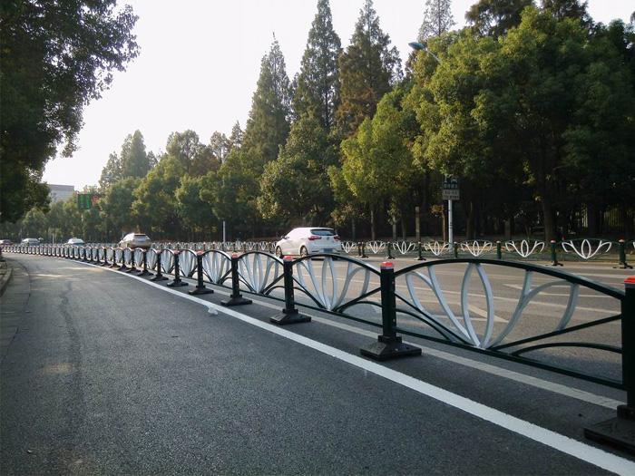 云南波形高速公路护栏