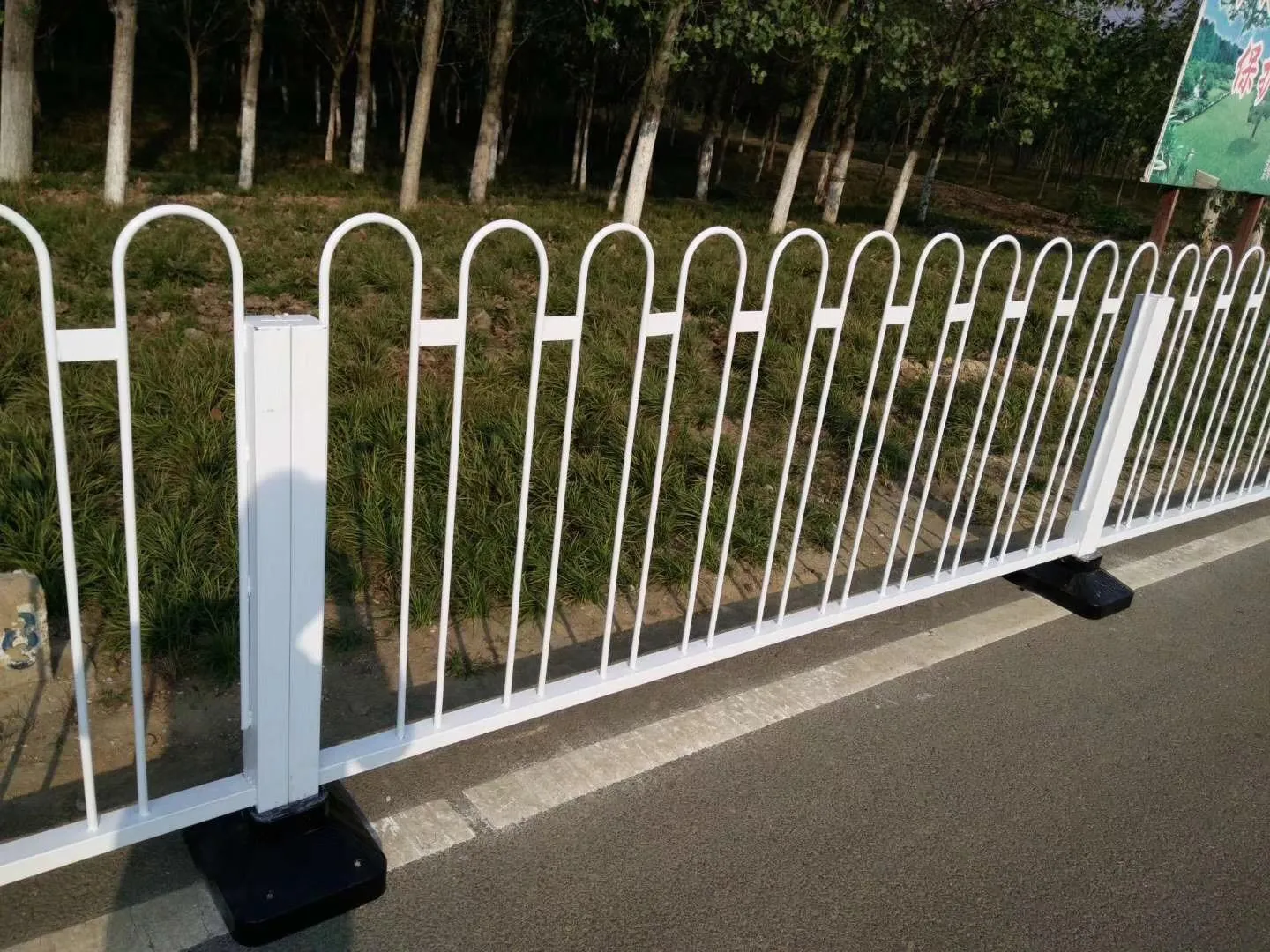 独特的高速公路护栏板