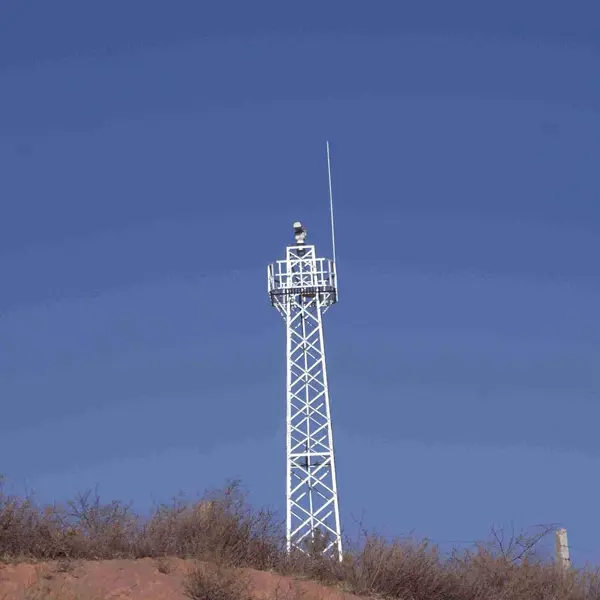 镀锌监控塔现场安装