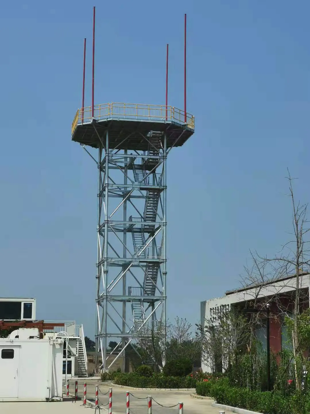 角钢通信塔图片
